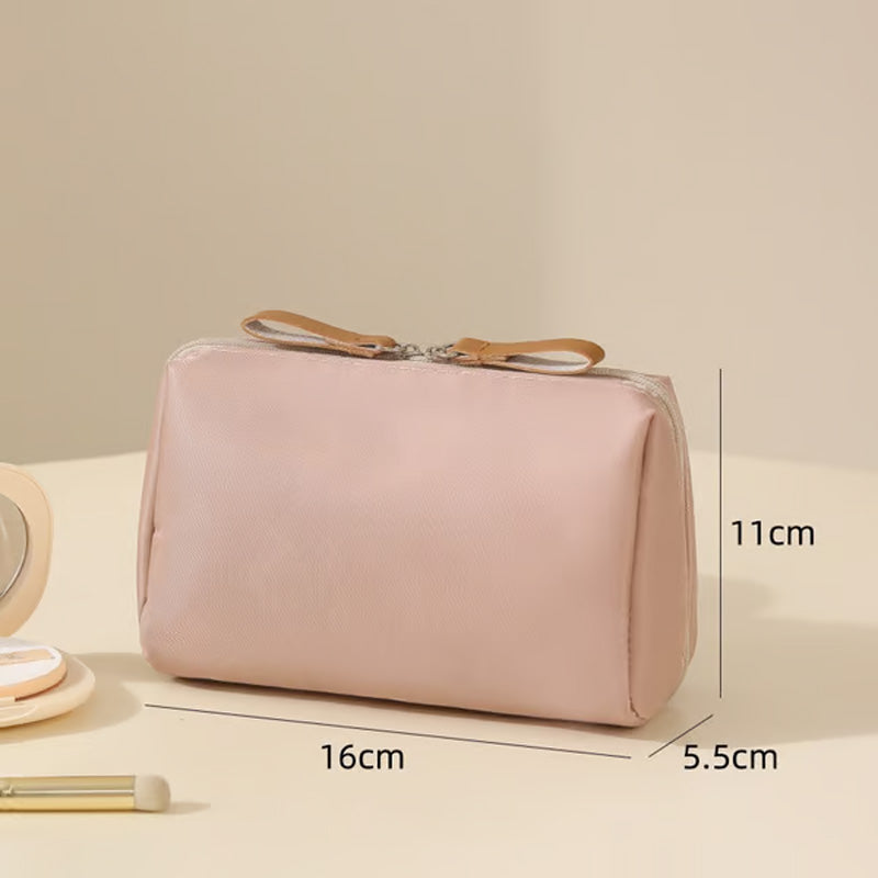 đ„Superdeal! 32% Rabatt! â LĂ€ppstiftsformad SminkvĂ€ska â Unik Design & Perfekt för HandvĂ€skan