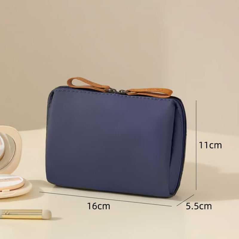 đ„Superdeal! 32% Rabatt! â LĂ€ppstiftsformad SminkvĂ€ska â Unik Design & Perfekt för HandvĂ€skan