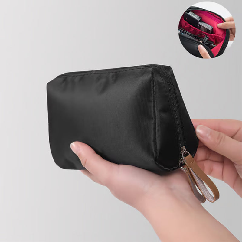 đ„Superdeal! 32% Rabatt! â LĂ€ppstiftsformad SminkvĂ€ska â Unik Design & Perfekt för HandvĂ€skan