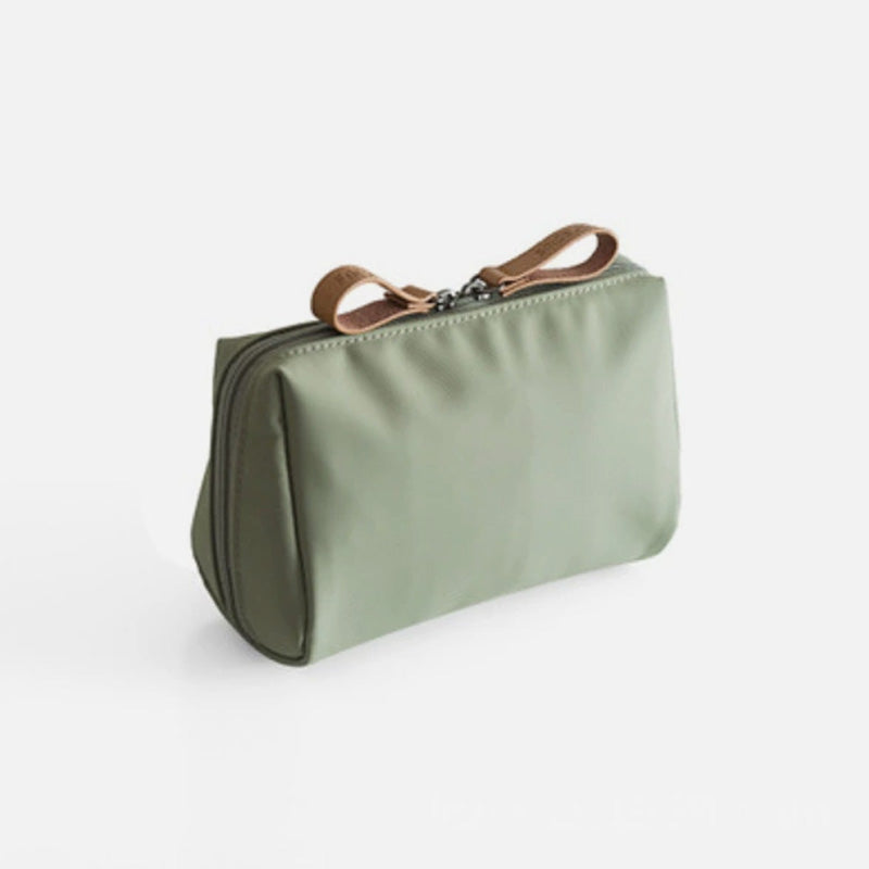 đ„Superdeal! 32% Rabatt! â LĂ€ppstiftsformad SminkvĂ€ska â Unik Design & Perfekt för HandvĂ€skan