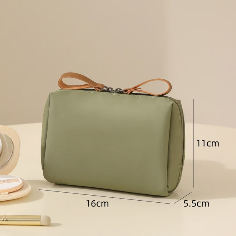 đ„Superdeal! 32% Rabatt! â LĂ€ppstiftsformad SminkvĂ€ska â Unik Design & Perfekt för HandvĂ€skan