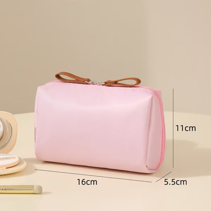 đ„Superdeal! 32% Rabatt! â LĂ€ppstiftsformad SminkvĂ€ska â Unik Design & Perfekt för HandvĂ€skan